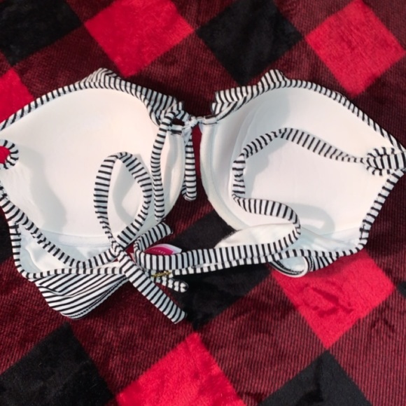 Victoria’s Secret push-up bikini top - Picture 2 of 4